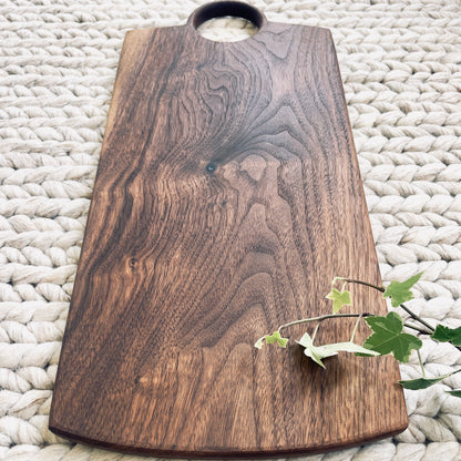 LARGE WALNUT CUTTING BOARD WITH HANDLE