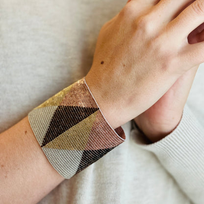 METALLIC TRIANGLE STRETCH BRACELET